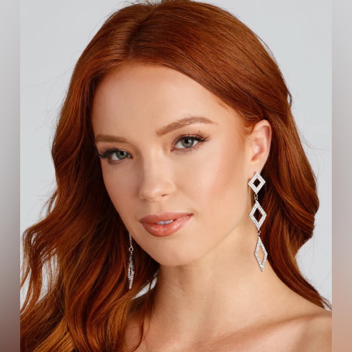 Dazzling Diamond-Shaped Rhinestone Earrings 15$